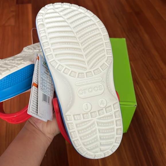 Hello Kitty Crocs - Picture 6 of 8